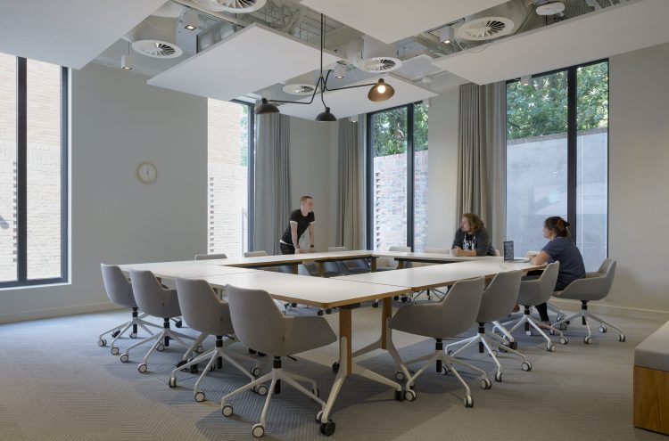 Icons of Denmark - Woodstock Flip Top Table 2 - Zendesk